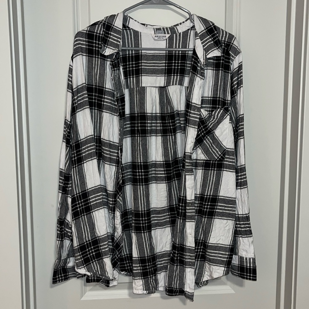 Arizona button up top